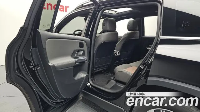Mercedes-Benz EQB — Фото автомобиля 12