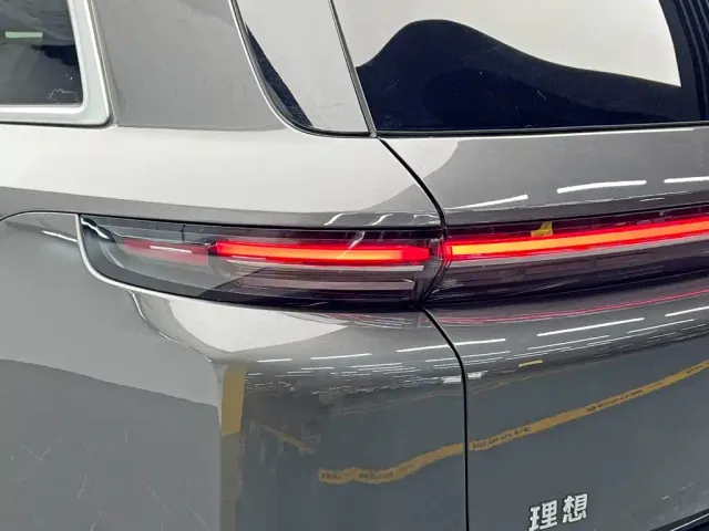 Li Auto L8 — Фото автомобиля 13