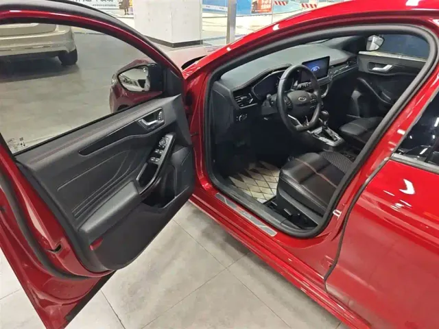 Ford Focus — Фото автомобиля 15