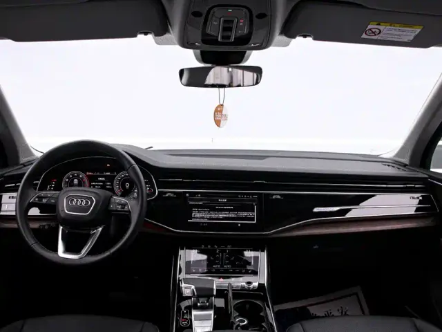 Audi Q7 — Фото автомобиля 5