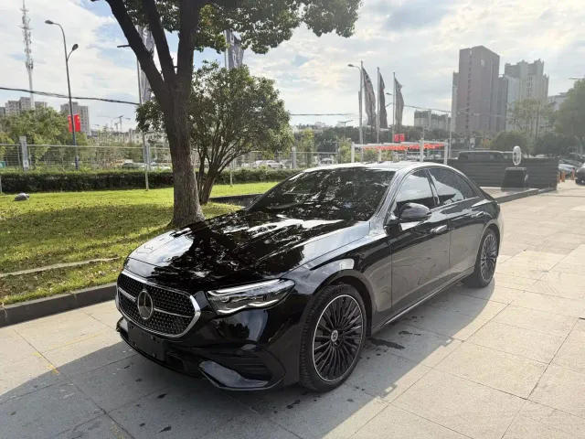 Фотография автомобиля — Mercedes-Benz E-Class