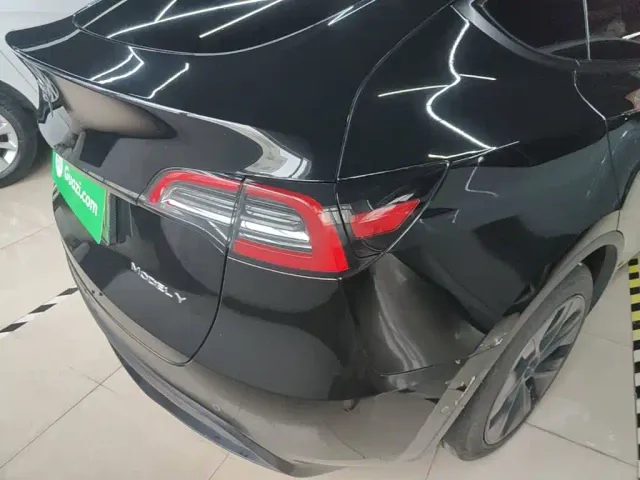 Tesla Model Y — Фото автомобиля 7