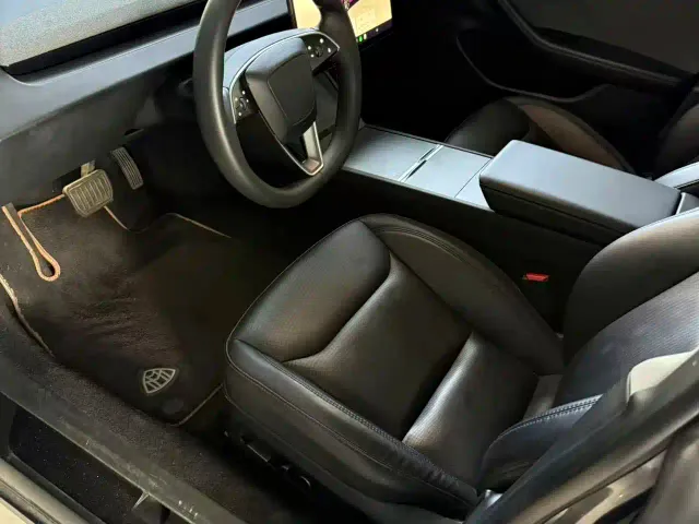 Tesla Model 3 — Фото автомобиля 6