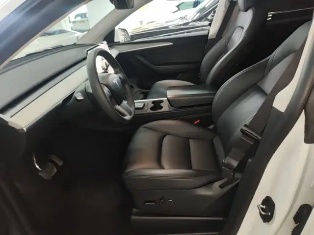 Tesla Model Y — Фото автомобиля 14