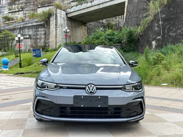 Volkswagen Golf — Фото автомобиля 2