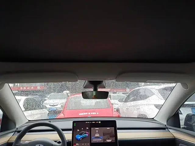 Tesla Model Y — Фото автомобиля 17