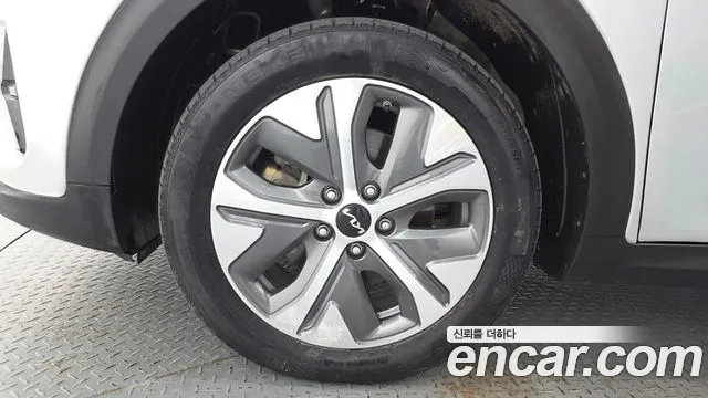 Kia Niro — Фото автомобиля 5