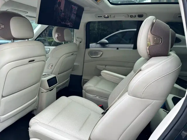 Lynk & Co 900 — Фото автомобиля 6