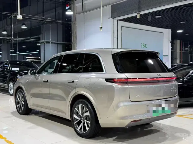 Li Auto L8 — Фото автомобиля 25
