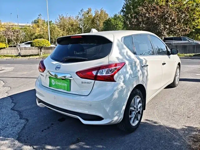 Nissan Tiida — Фото автомобиля 6
