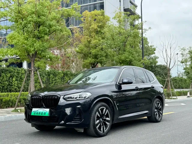 Фотография автомобиля — BMW iX3