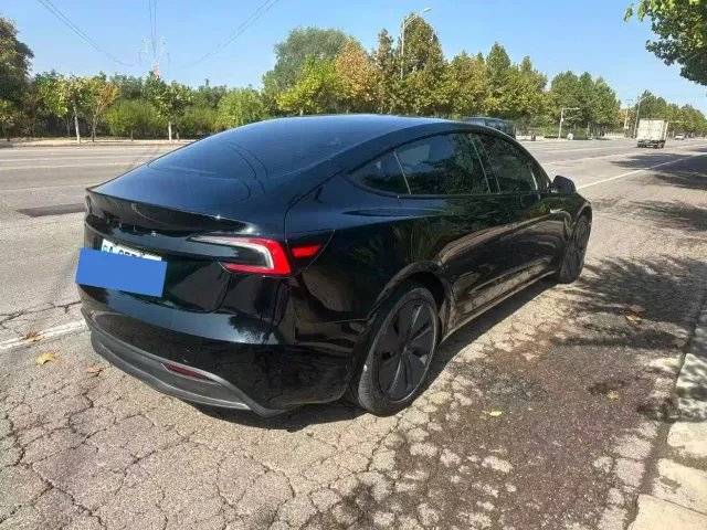 Tesla Model 3 — Фото автомобиля 3