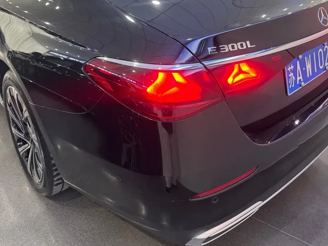 Mercedes-Benz E-Class — Фото автомобиля 11