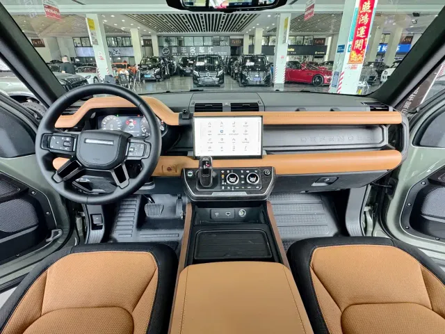 Land Rover Defender — Фото автомобиля 9