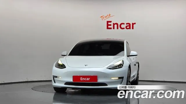 Tesla Model 3 — Фото автомобиля 3