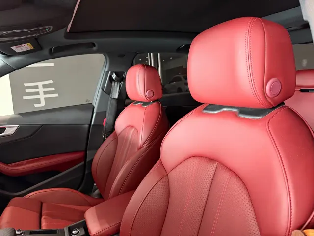 Audi A4L — Фото автомобиля 12