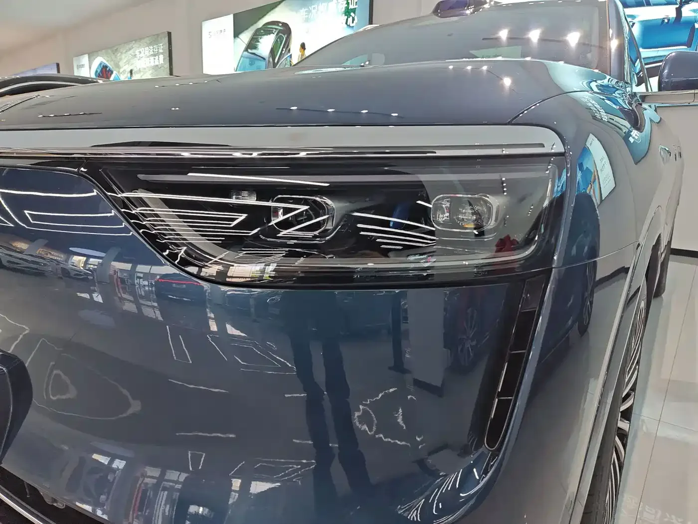 AITO Wenjie AITO M8 2025 Model Extended Range Ultra Edition 53.4kWh 5-Seater — Фото автомобиля 15