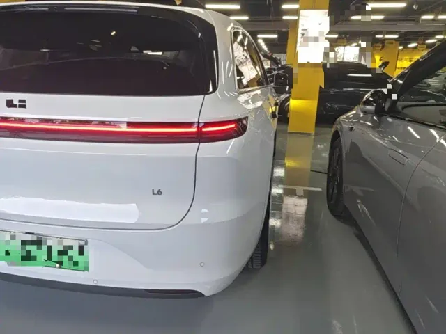 Li Auto L6 — Фото автомобиля 7