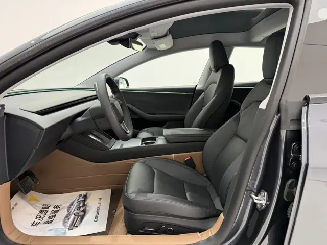 Tesla Model 3 — Фото автомобиля 17