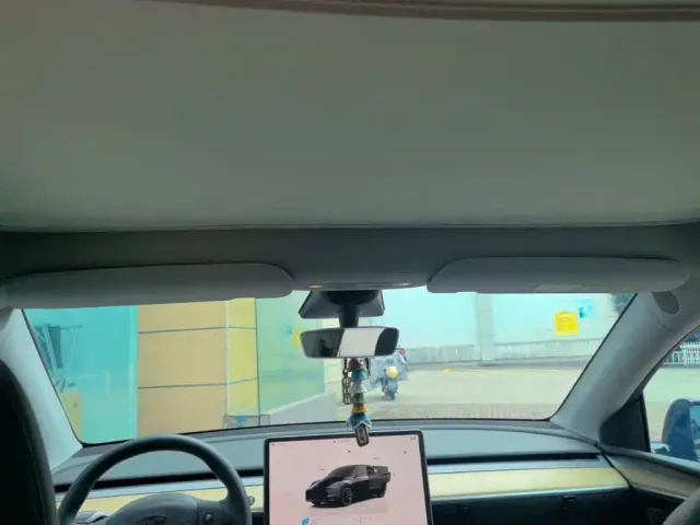 Tesla Model Y — Фото автомобиля 17