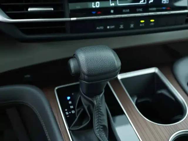 Toyota Sienna — Фото автомобиля 8