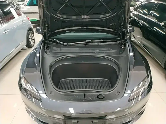 Tesla Model 3 — Фото автомобиля 19