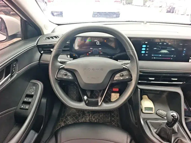 Roewe i5 — Фото автомобиля 10