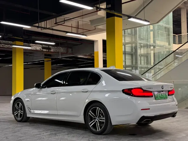 BMW 5 Series — Фото автомобиля 6