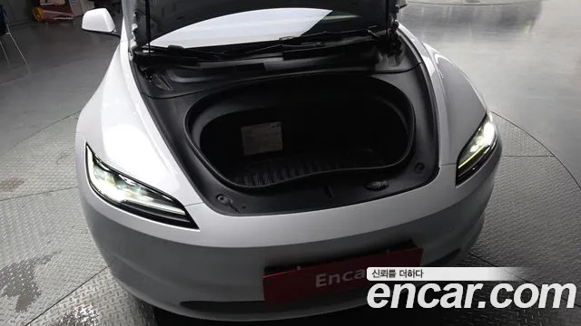 Tesla Model 3 — Фото автомобиля 6