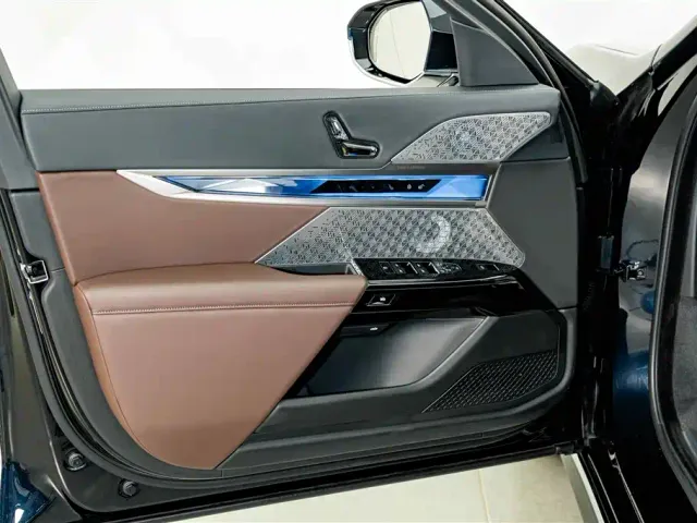 BMW 7 Series — Фото автомобиля 17