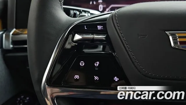 Cadillac Escalade — Фото автомобиля 16