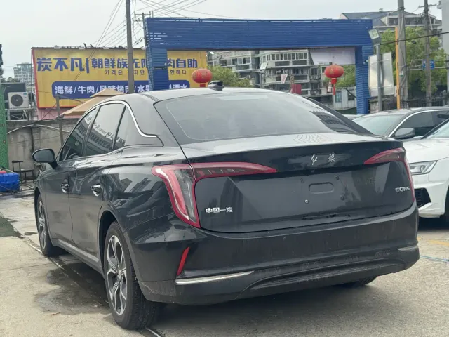 Hongqi E-QM5 — Фото автомобиля 4