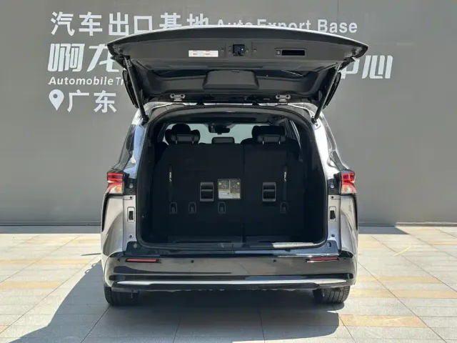 Toyota Sienna — Фото автомобиля 16