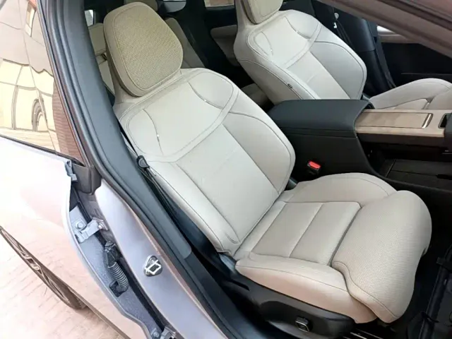 Volvo XC70 Plug-in Hybrid — Фото автомобиля 24