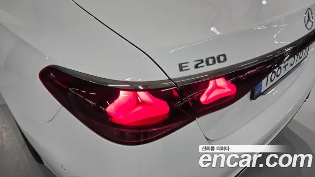 Mercedes-Benz E-Class — Фото автомобиля 13