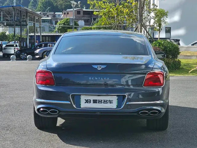 Bentley Flying Spur — Фото автомобиля 14