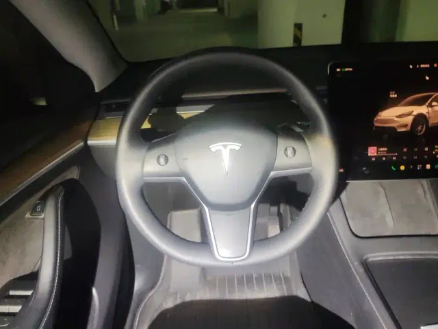 Tesla Model Y — Фото автомобиля 15