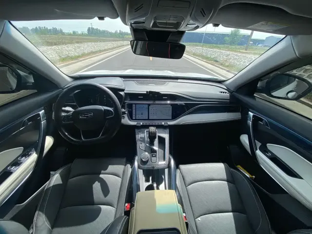 Geely Boyue — Фото автомобиля 9