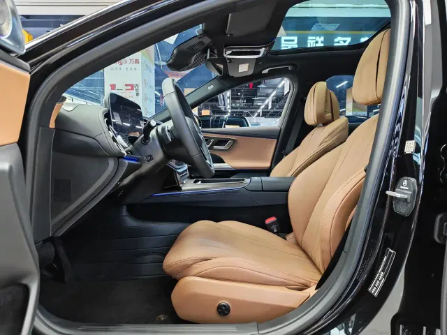 Mercedes-Benz E-Class — Фото автомобиля 4