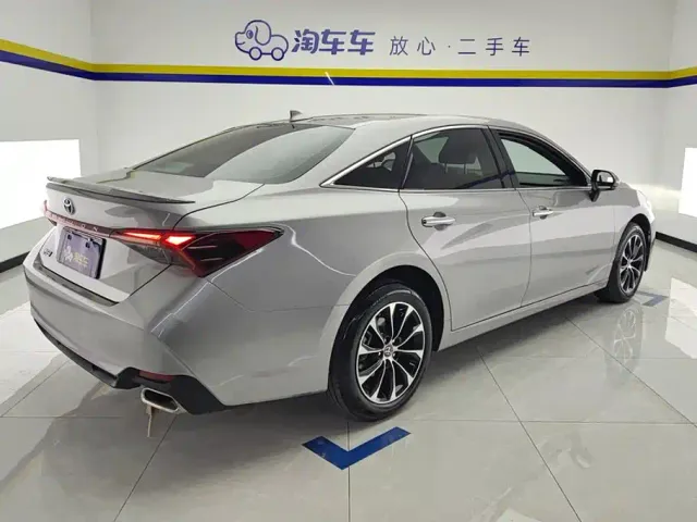 Toyota Avalon — Фото автомобиля 3