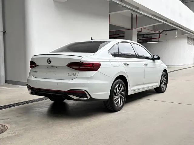 Volkswagen Lavida — Фото автомобиля 5