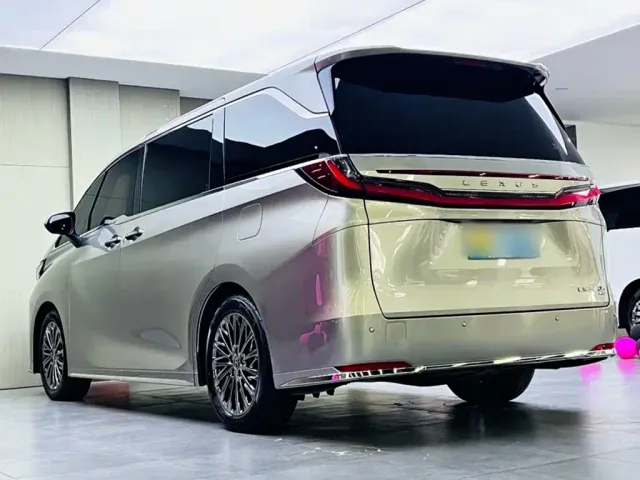 Lexus LM — Фото автомобиля 10