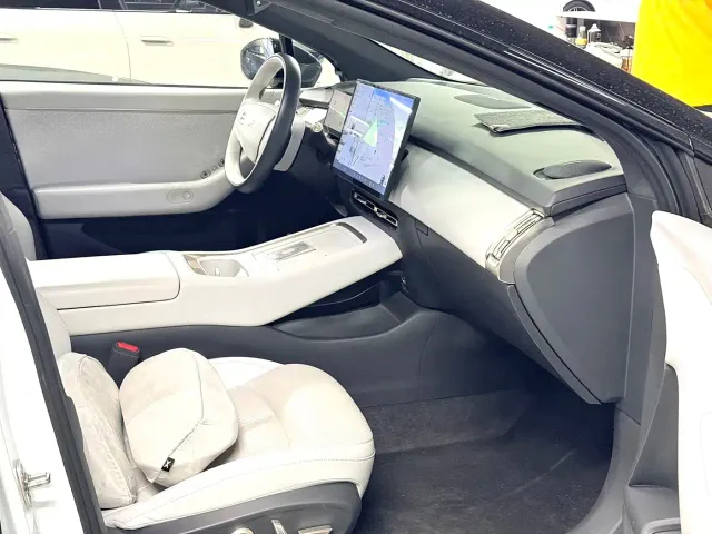 Xpeng P7+ — Фото автомобиля 5