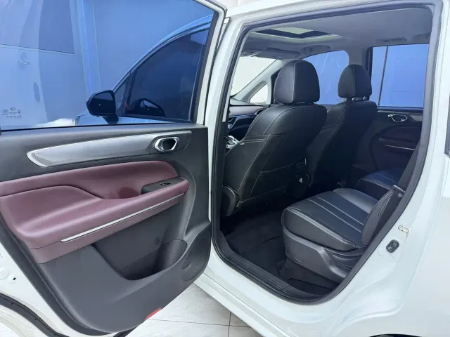 GAC Trumpchi M6 — Фото автомобиля 14