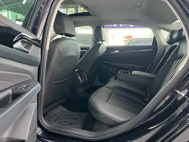 Volkswagen Passat — Фото автомобиля 6