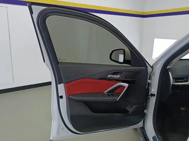BMW BMW iX1 2025 eDrive25L X Design Package — Фото автомобиля 7