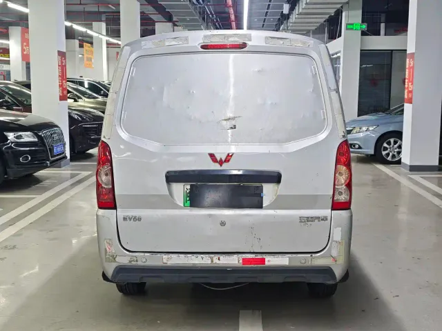 Wuling EV50 — Фото автомобиля 5