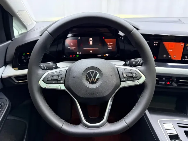 Volkswagen Golf — Фото автомобиля 7