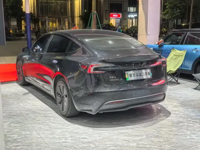 Tesla Model 3 — Фото автомобиля 11