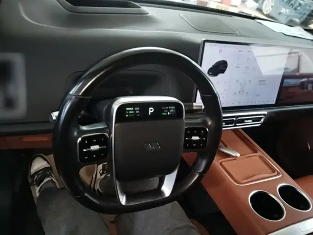 Li Auto L8 — Фото автомобиля 9